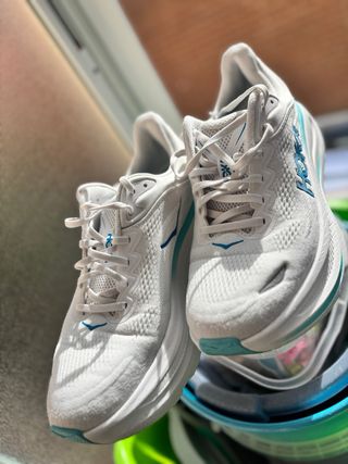 Zapatillas Hoka Bondi Blancas y Azules