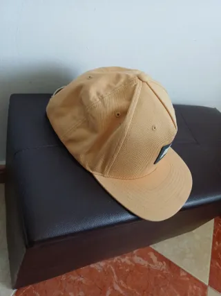 Gorra DC Shoes Beige y Negra