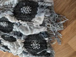 Sciarpa donna grigia e nere