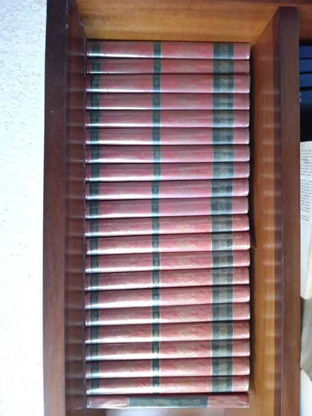 Universitas "Enciclopedia de iniciación cultural"