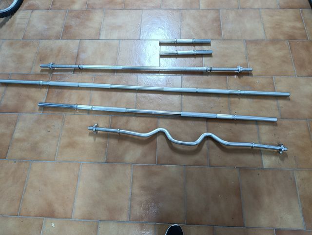 Barras de pesas y mancuernas