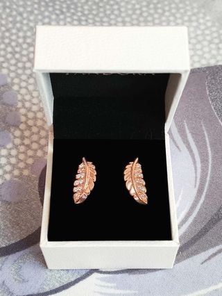 Conjunto Pluma Rosada