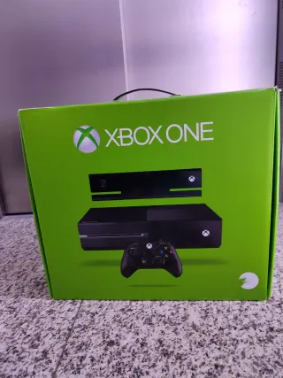 Xbox One con 2 controller e 6 giochi