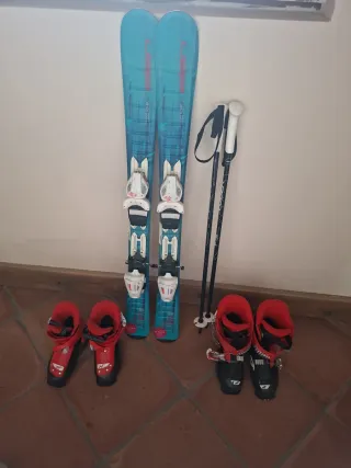 Attrezzatura sci per bambini: sci, scarponi e bastoncini