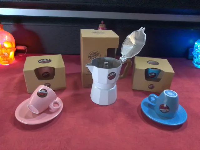 Set Moka e 4 Tazzine Caffè Vergano