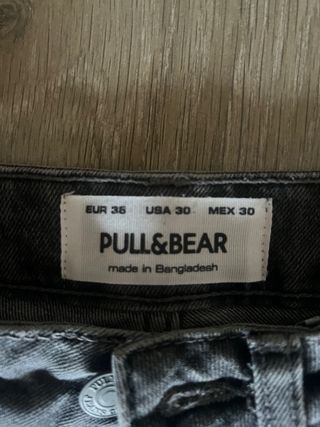 Pantalón vaquero gris desgastado