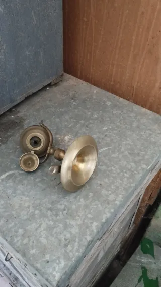 Candelabro de mecha antiguo