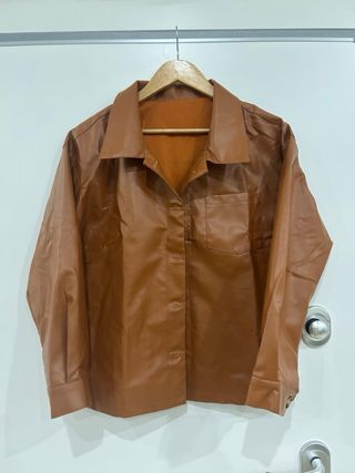 Chaqueta de cuero marrón