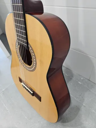 Guitarra Clásica Infantil con funda y reposapie