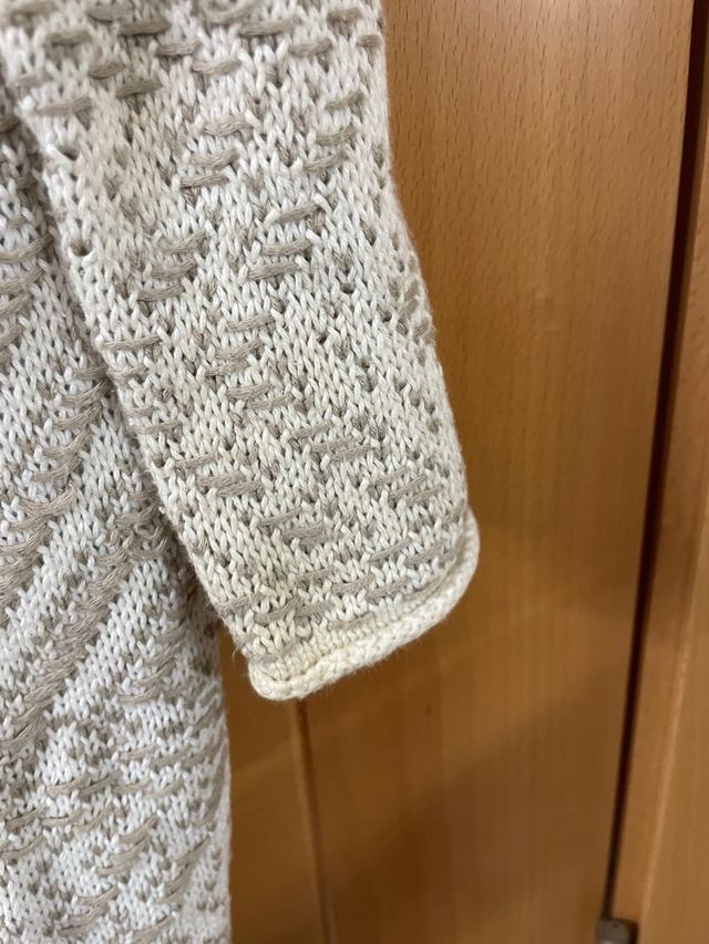 Rebeca larga beige y blanca