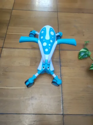 Juguete para bebé azul y blanco