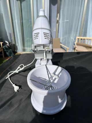 Batidora amasadora Thulos con bol.  TURBO