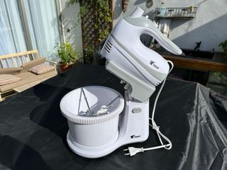 Batidora amasadora Thulos con bol.  TURBO
