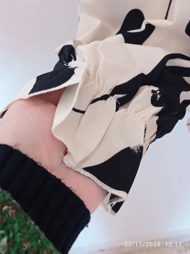 Blusa Talla 50 Beige y Negra