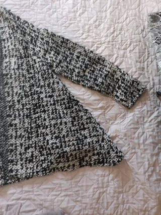 Chaquetón tejido blanco y negro