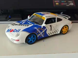 Porsche 911 Carrera 993 Bburago 1998 1/18