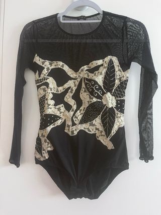 Body negro con encaje y pedrería