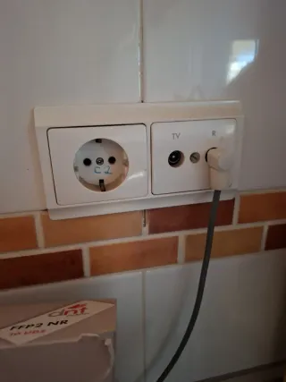 Pequeñas reparaciones de electricidad en el hogar.