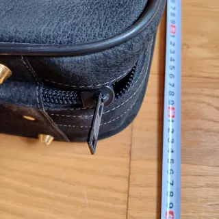 Cartera de piel negra