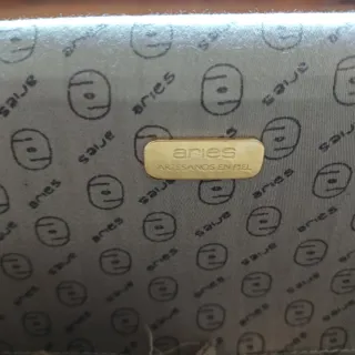 Cartera de piel negra