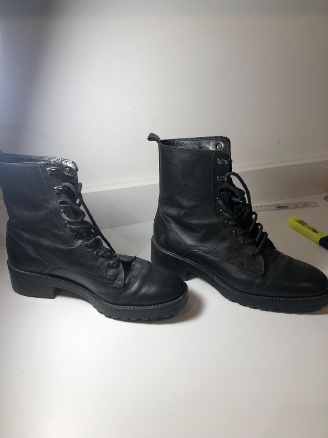 Botas de cuero negras