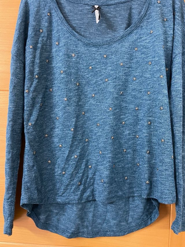 Jersey azul con estrellas doradas