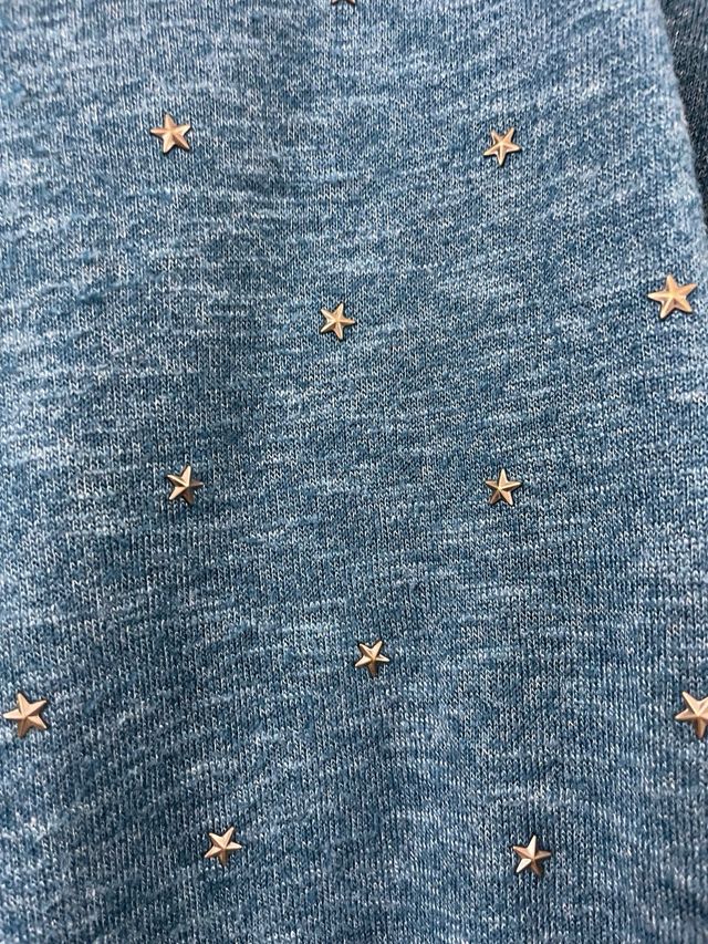 Jersey azul con estrellas doradas