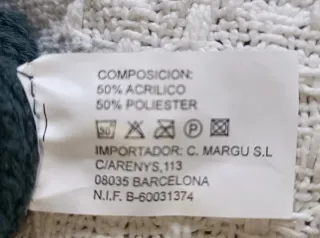 Gorro infantil con pompón y parche WOW