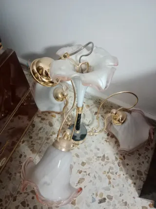 Lámpara de techo floral dorada