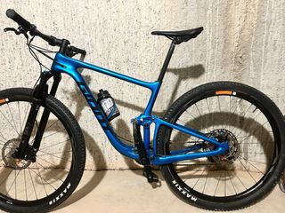 Bicicleta Giant Anthem Pro 2 (2022).
