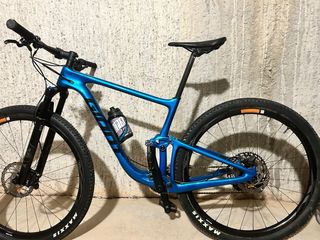 Bicicleta Giant Anthem Pro 2 (2022).