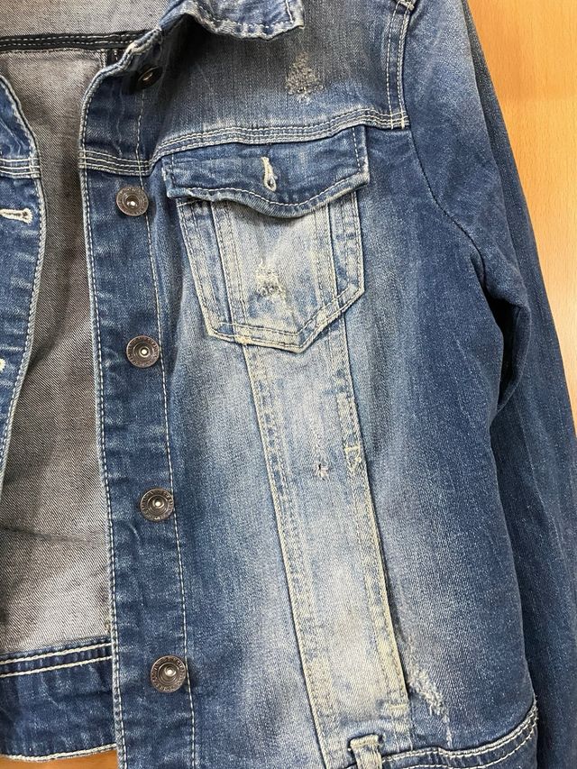 Cazadora vaquera Stradivarius azul