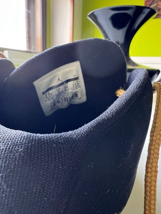 Zapatillas Jordan Negras y Rojas