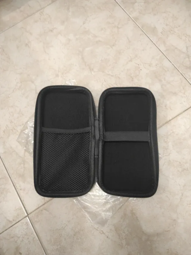 Funda rígida negra para accesorios