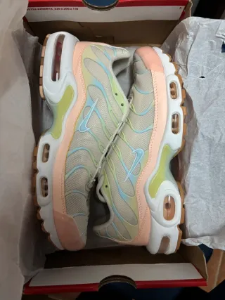 Nike Air Max Plus Crimson Tint