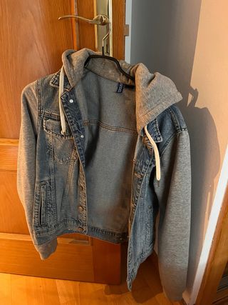 Chaqueta vaquera con capucha