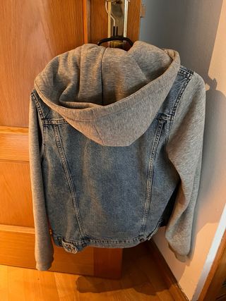Chaqueta vaquera con capucha