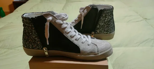 Zapatillas Blogger Talla 39. Se venden con la caja