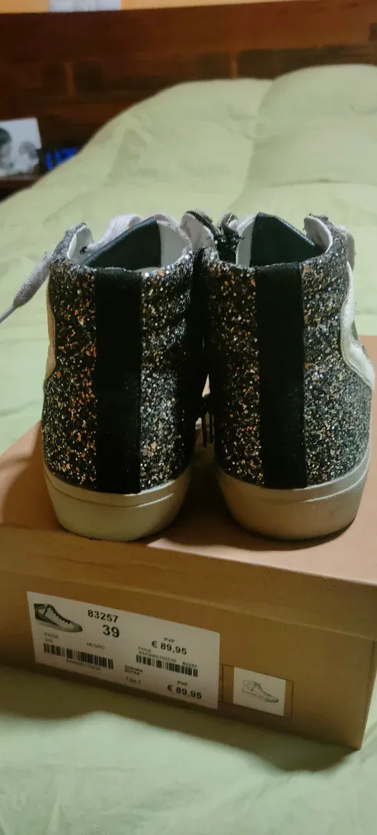 Zapatillas Blogger Talla 39. Se venden con la caja