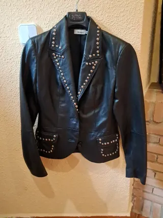 Americana de piel Blanco tachuelas