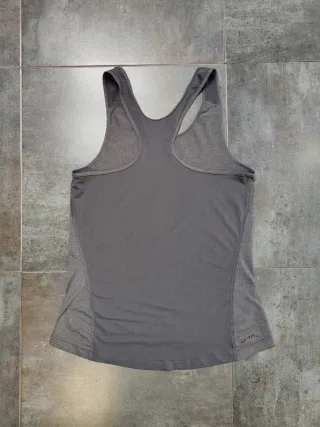 Camiseta tirantes Nike gris