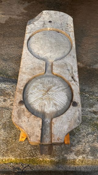 Mesa Quesera de madera Antigua,