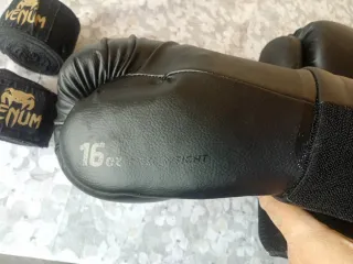 Guantes y Vendas Boxeo Venum Negros