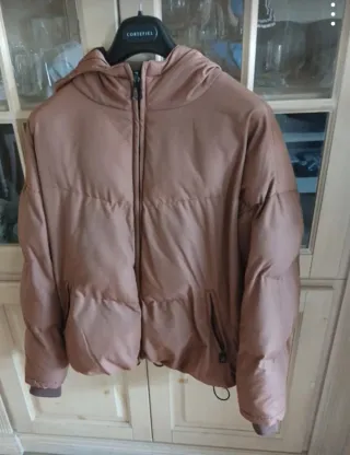 Cazadora stradivarius marrón capucha