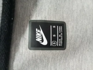 Chaqueta deportiva Nike gris