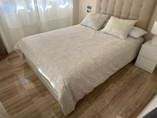 Estructura cama 1.40 con cajones, junto a colchón.