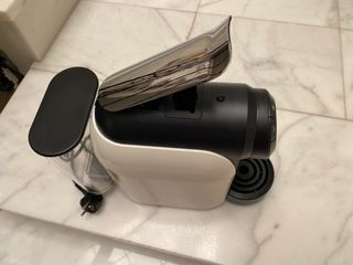 Cafetera Delta Q Blanca y Negra