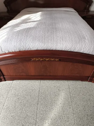 URGE!!! Cabezal  pie y mesitas de noche de madera