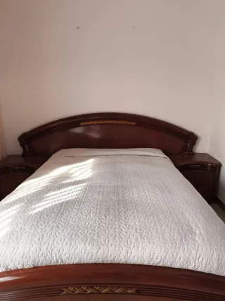 URGE!!! Cabezal  pie y mesitas de noche de madera