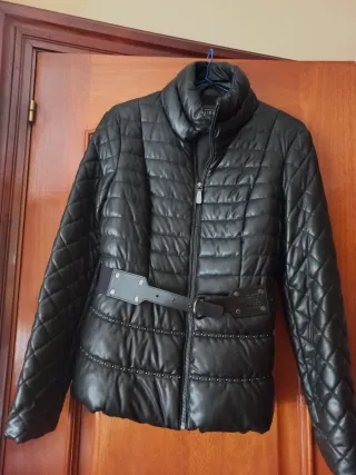 Plumífero Guess Negro Talla M